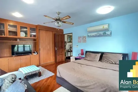 Casa de 4 dormitorios en Pattaya, Tailandia № 211193 - foto 4