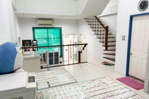 Таунхаус в Лат Пхрау, Бангкок, Таиланд с 3 спальнями  № 145807 - фото 2