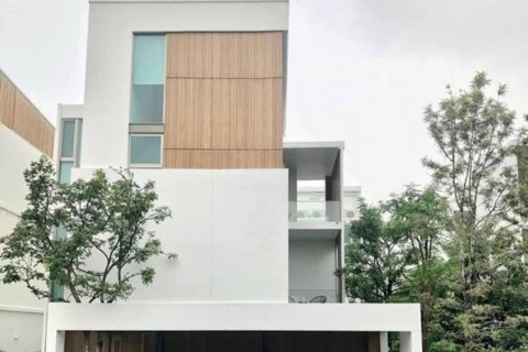 House in Saphan Sung, Bangkok, Thailand 3 bedrooms № 164770
