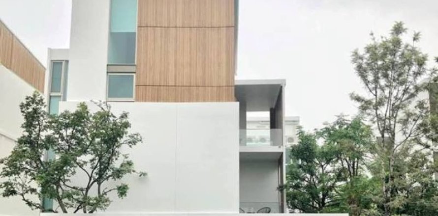 Дом в Сапхансунге, Бангкок, Таиланд с 3 спальнями  № 164770