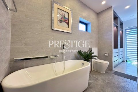 House in Pattaya, Thailand 2 bedrooms № 197636 - photo 16