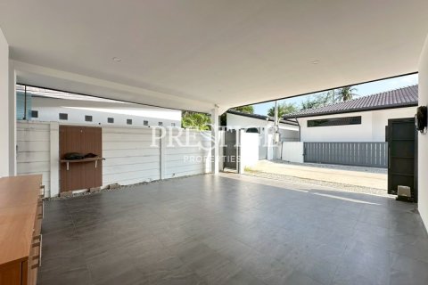 House in Pattaya, Thailand 2 bedrooms № 197636 - photo 25