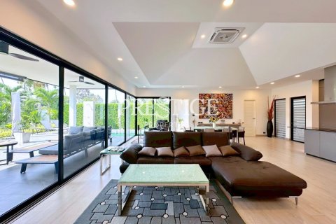House in Pattaya, Thailand 2 bedrooms № 197636 - photo 4
