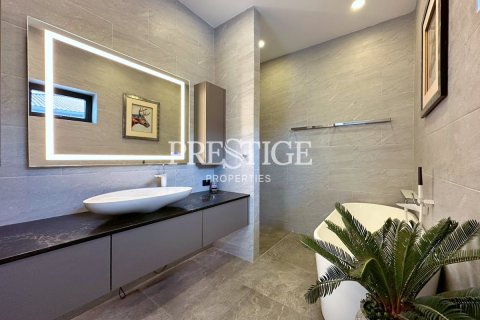House in Pattaya, Thailand 2 bedrooms № 197636 - photo 15