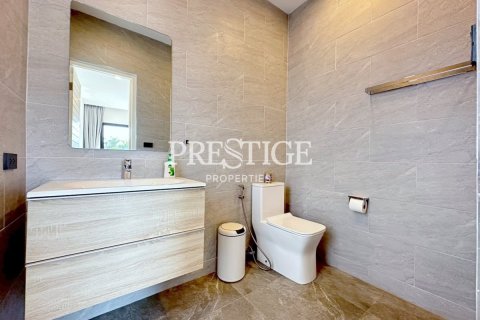 House in Pattaya, Thailand 2 bedrooms № 197636 - photo 20