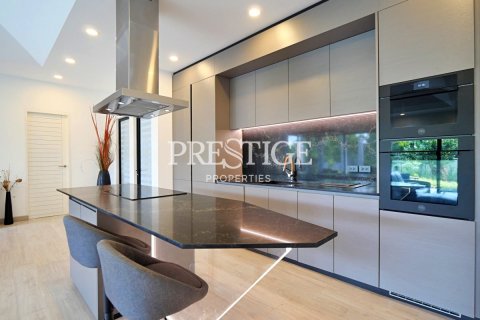 House in Pattaya, Thailand 2 bedrooms № 197636 - photo 10
