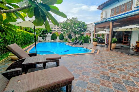 Вилла в Хуа Хине, Таиланд с 6 спальнями  № 136171 - фото 2