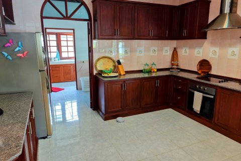 Вилла в Хуа Хине, Таиланд с 6 спальнями  № 136171 - фото 18