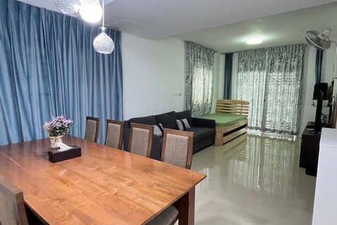 Townhouse in Bangkok, Thailand 3 bedrooms № 159527 - photo 3