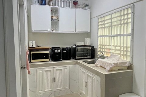 Townhouse in Bangkok, Thailand 3 bedrooms № 159527 - photo 6