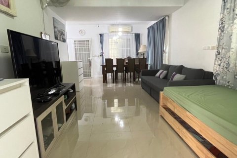 Townhouse in Bangkok, Thailand 3 bedrooms № 159527 - photo 4