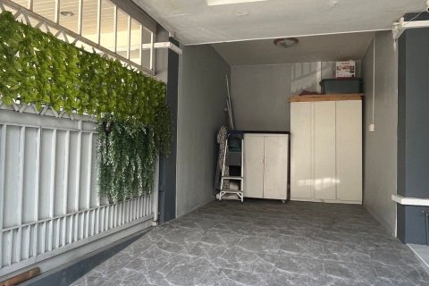 Townhouse in Bangkok, Thailand 3 bedrooms № 159527 - photo 13