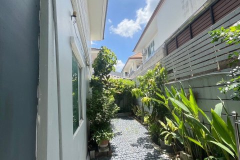 Townhouse in Bangkok, Thailand 3 bedrooms № 159527 - photo 12