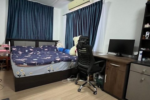 Townhouse in Bangkok, Thailand 3 bedrooms № 159527 - photo 17