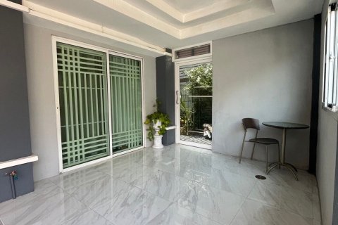 Townhouse in Bangkok, Thailand 3 bedrooms № 159527 - photo 11