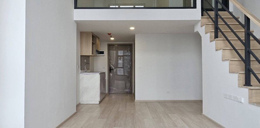 Studio in the Condo in Phaya Thai, Bangkok, Thailand № 163191