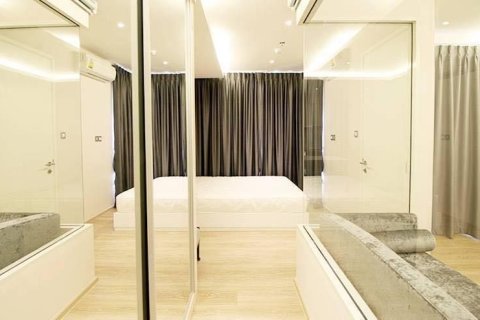 Studio dans le Condo à Watthana, Bangkok, Thaïlande  № 163192 - photo 4