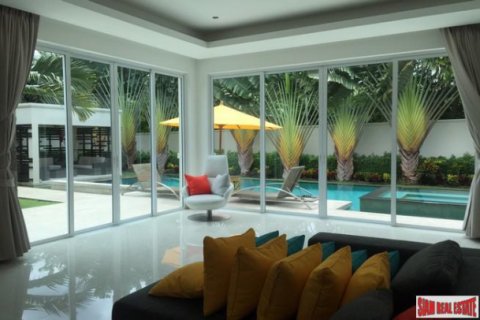 Commercial property in Pattaya, Thailand 220 sq.m. № 194045 - photo 3