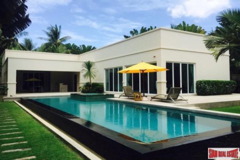Commercial property in Pattaya, Thailand 220 sq.m. № 194045