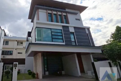 Casa de 4 dormitorios en Huai Khwang, Bangkok, Tailandia № 219058