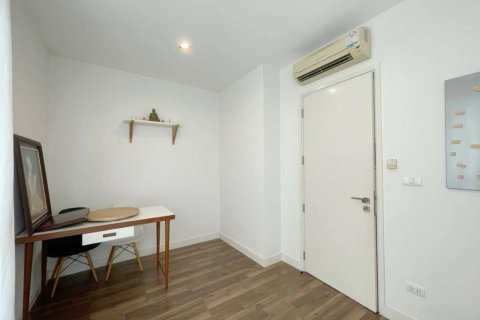 Condo in Bangkok, Thailand, 2 bedrooms  № 151012 - photo 2