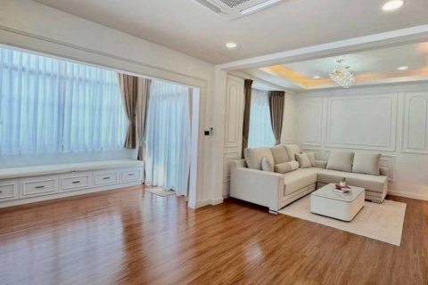 House in Pattaya, Thailand 4 bedrooms № 144254 - photo 5