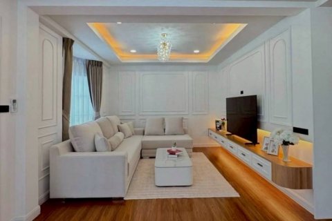 House in Pattaya, Thailand 4 bedrooms № 144254 - photo 2