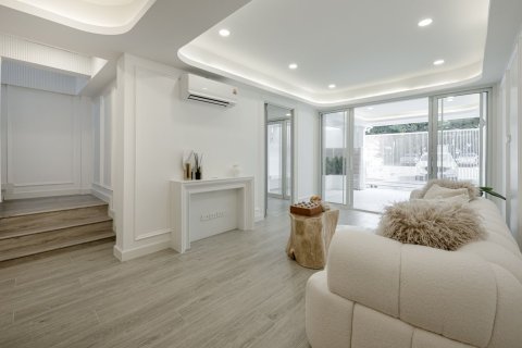 Townhouse in Watthana, Bangkok, Thailand 4 bedrooms № 173707 - photo 3