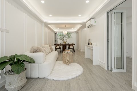 Townhouse in Watthana, Bangkok, Thailand 4 bedrooms № 173707 - photo 4