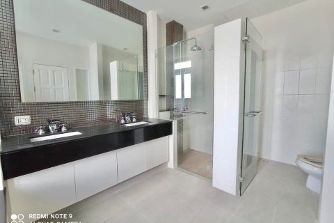 House in Bangkok, Thailand 4 bedrooms № 157532 - photo 8