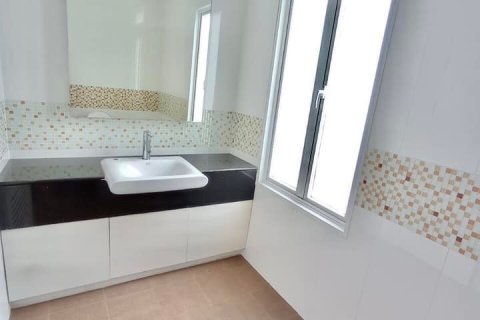 House in Bangkok, Thailand 4 bedrooms № 157532 - photo 12