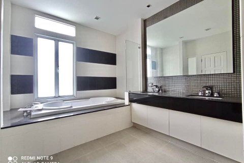 House in Bangkok, Thailand 4 bedrooms № 157532 - photo 9
