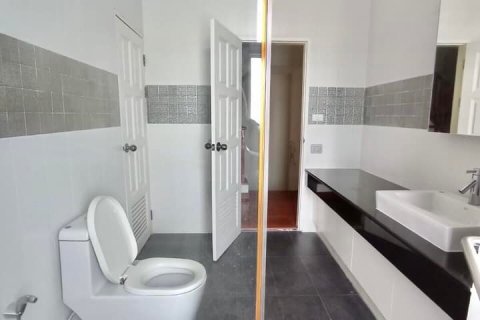 House in Bangkok, Thailand 4 bedrooms № 157532 - photo 4