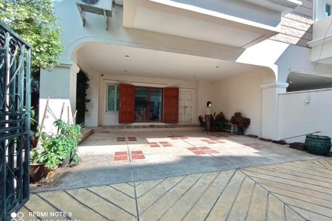 House in Bangkok, Thailand 4 bedrooms № 157532 - photo 19