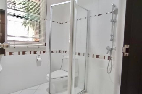 House in Bangkok, Thailand 4 bedrooms № 157527 - photo 3