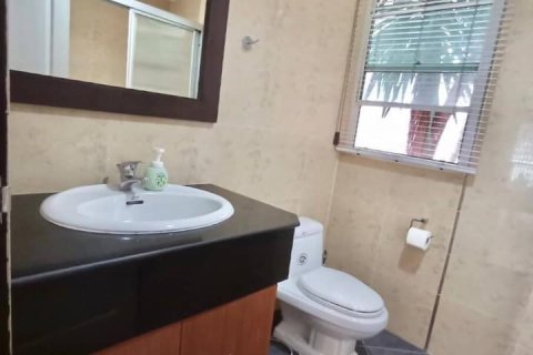 House in Bangkok, Thailand 4 bedrooms № 157527 - photo 9