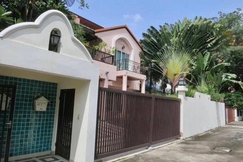 House in Bangkok, Thailand 4 bedrooms № 157527