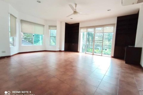 House in Bangkok, Thailand 4 bedrooms № 157527 - photo 16
