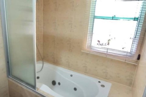 House in Bangkok, Thailand 4 bedrooms № 157527 - photo 8