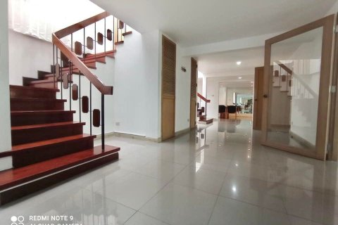 House in Bangkok, Thailand 6 bedrooms № 157529 - photo 20