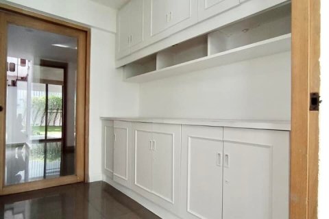 House in Bangkok, Thailand 6 bedrooms № 157529 - photo 18