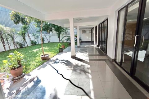 House in Bangkok, Thailand 6 bedrooms № 157529 - photo 24