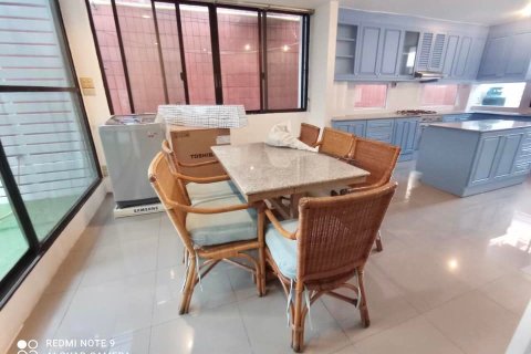 House in Bangkok, Thailand 6 bedrooms № 157529 - photo 15