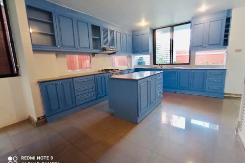 House in Bangkok, Thailand 6 bedrooms № 157529 - photo 16