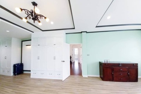 House in Bangkok, Thailand 4 bedrooms № 157528 - photo 15