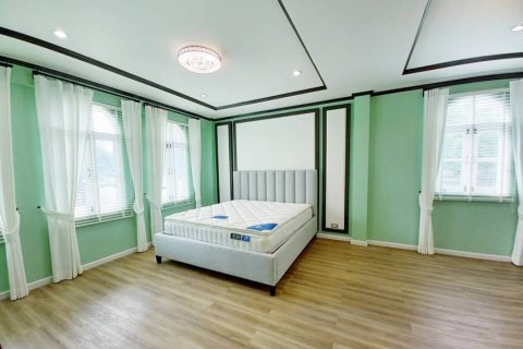 House in Bangkok, Thailand 4 bedrooms № 157528 - photo 16