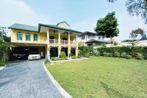 House in Bangkok, Thailand 4 bedrooms № 157528