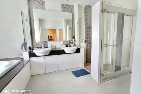 House in Bangkok, Thailand 3 bedrooms № 157530 - photo 10