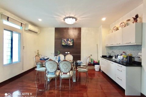 House in Bangkok, Thailand 3 bedrooms № 157530 - photo 14