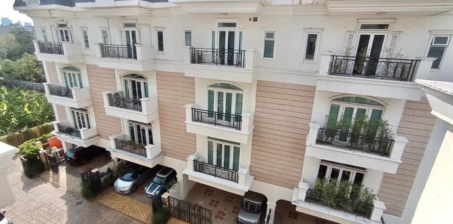 House in Bangkok, Thailand 3 bedrooms № 157530